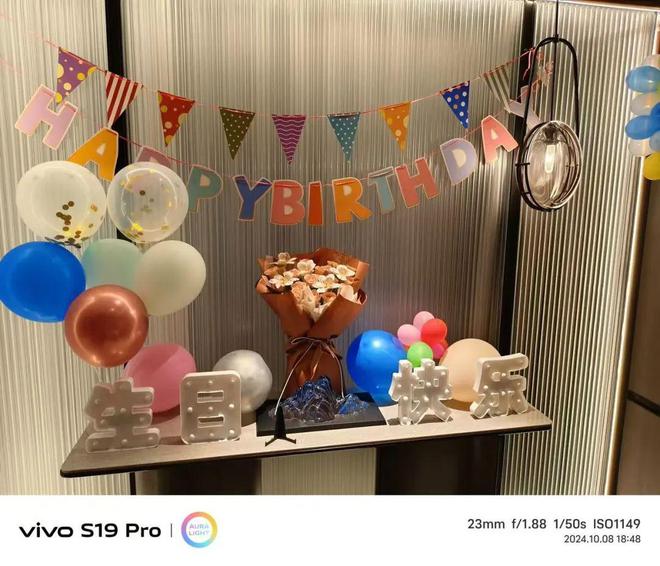 登《VOGUE》封面气场十足！球王会平台郑钦文过22岁生日(图20)