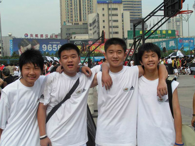 栏--街球挑战赛武汉赛区小记者专(图1) 栏--街球挑战赛武汉赛区小记者专(图1)