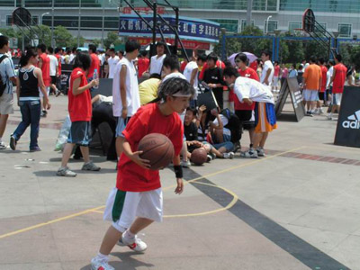 栏--街球挑战赛武汉赛区小记者专(图4) 栏--街球挑战赛武汉赛区小记者专(图4)
